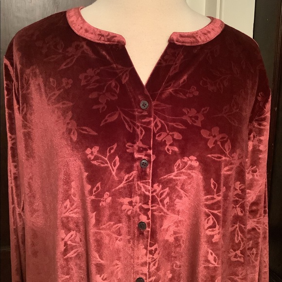 Lands end woman’s stunning velour top - Picture 3 of 6